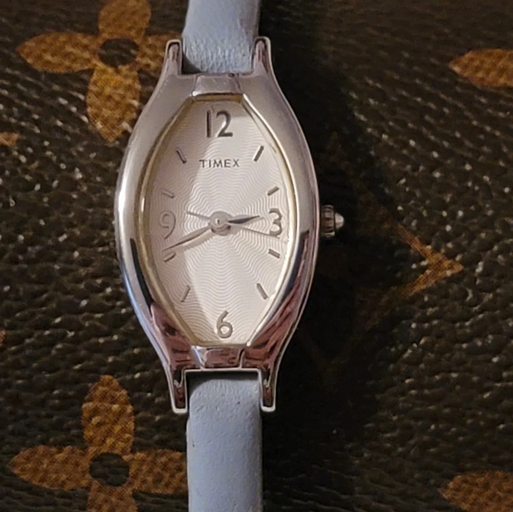 Timex Wrist‎ Watch Wedgewood Blue Leather Band Silver Case New Battery